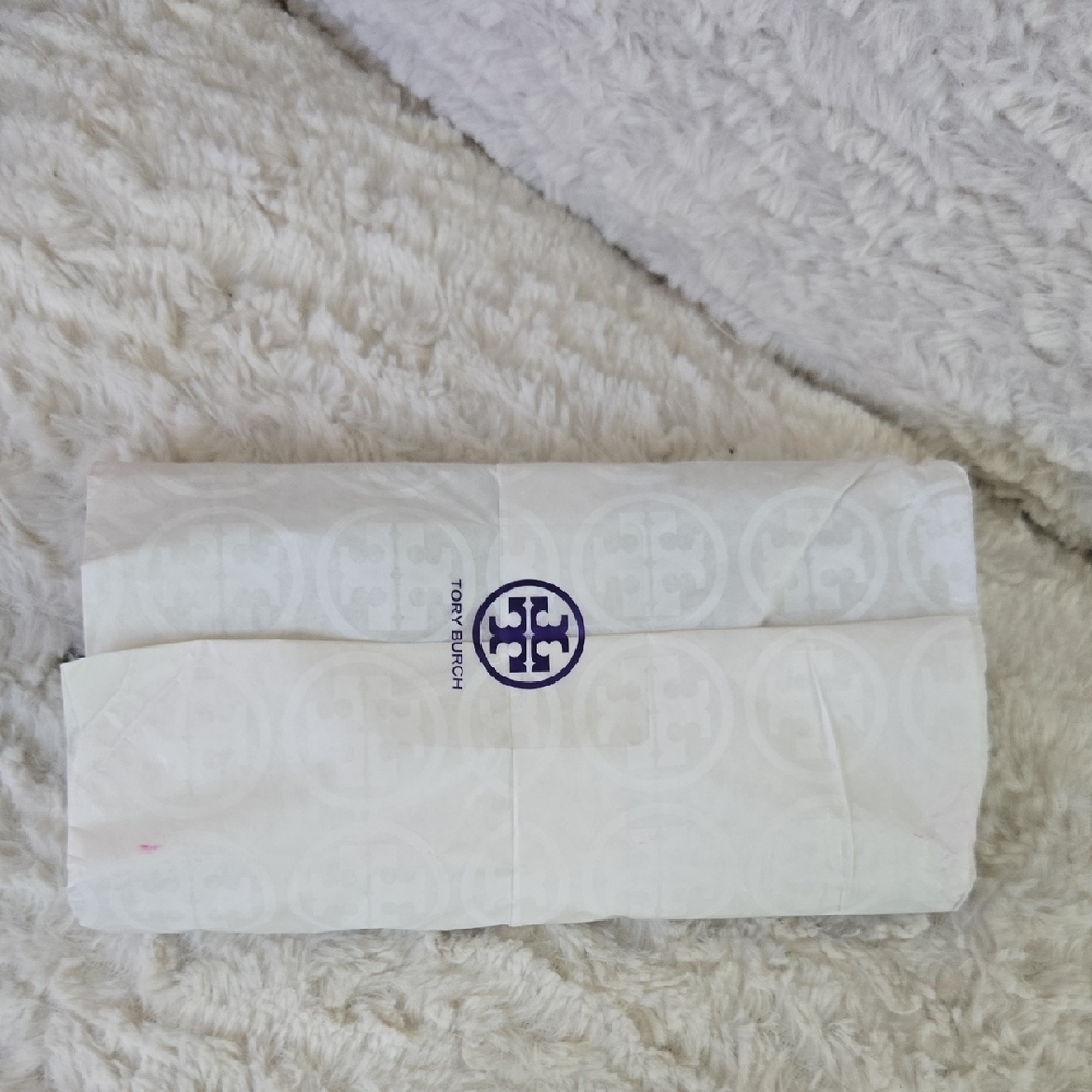 Tory Burch Mint Green Quilted Wallet - Picture 11 of 12